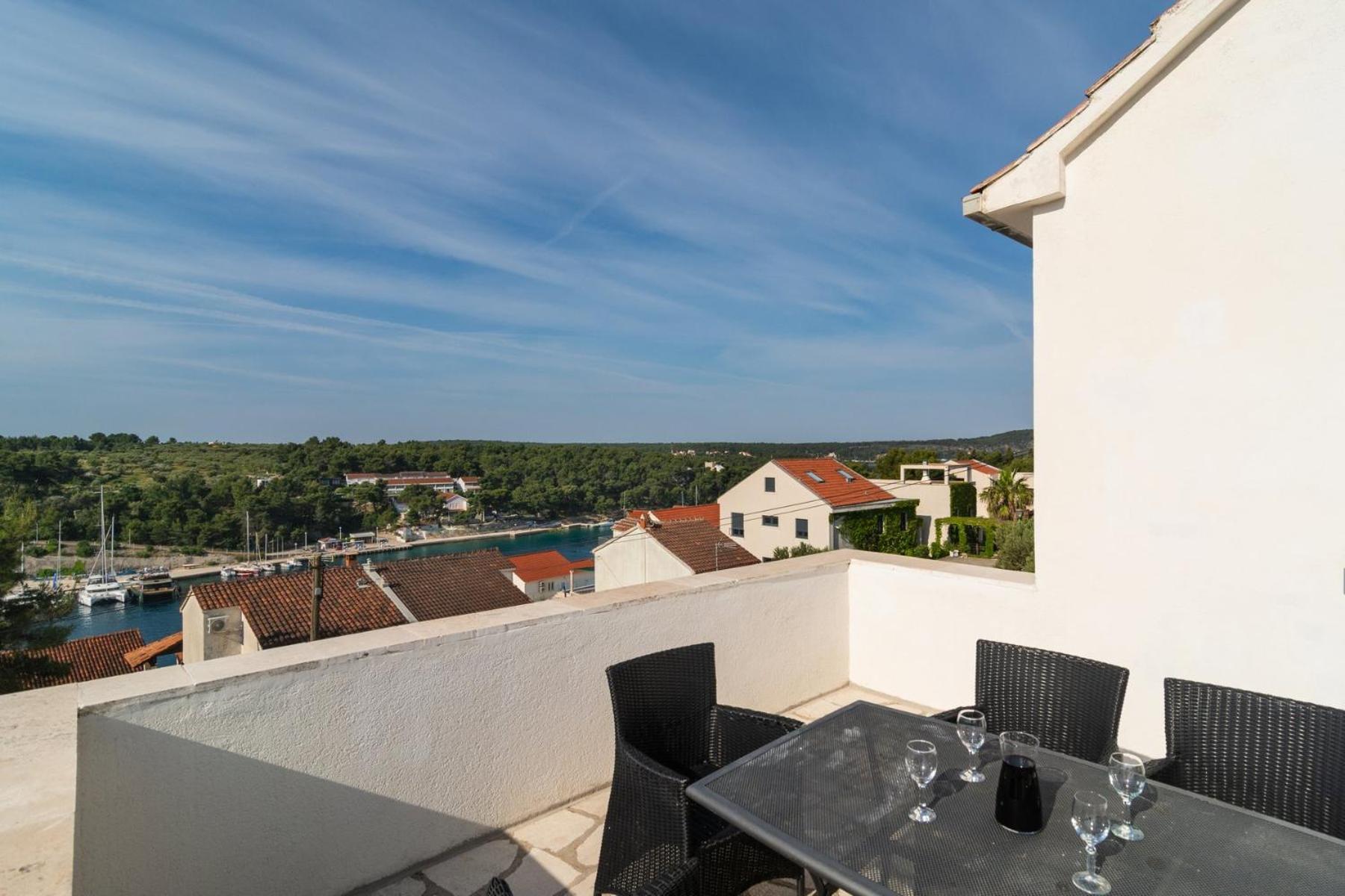 Sea-Views Brazza Apartments With Private Pool Milna  Luaran gambar