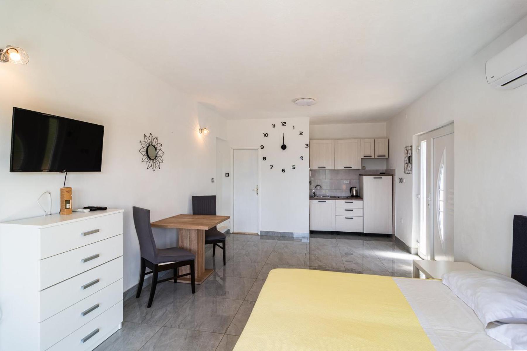 Sea-Views Brazza Apartments With Private Pool Milna  Luaran gambar