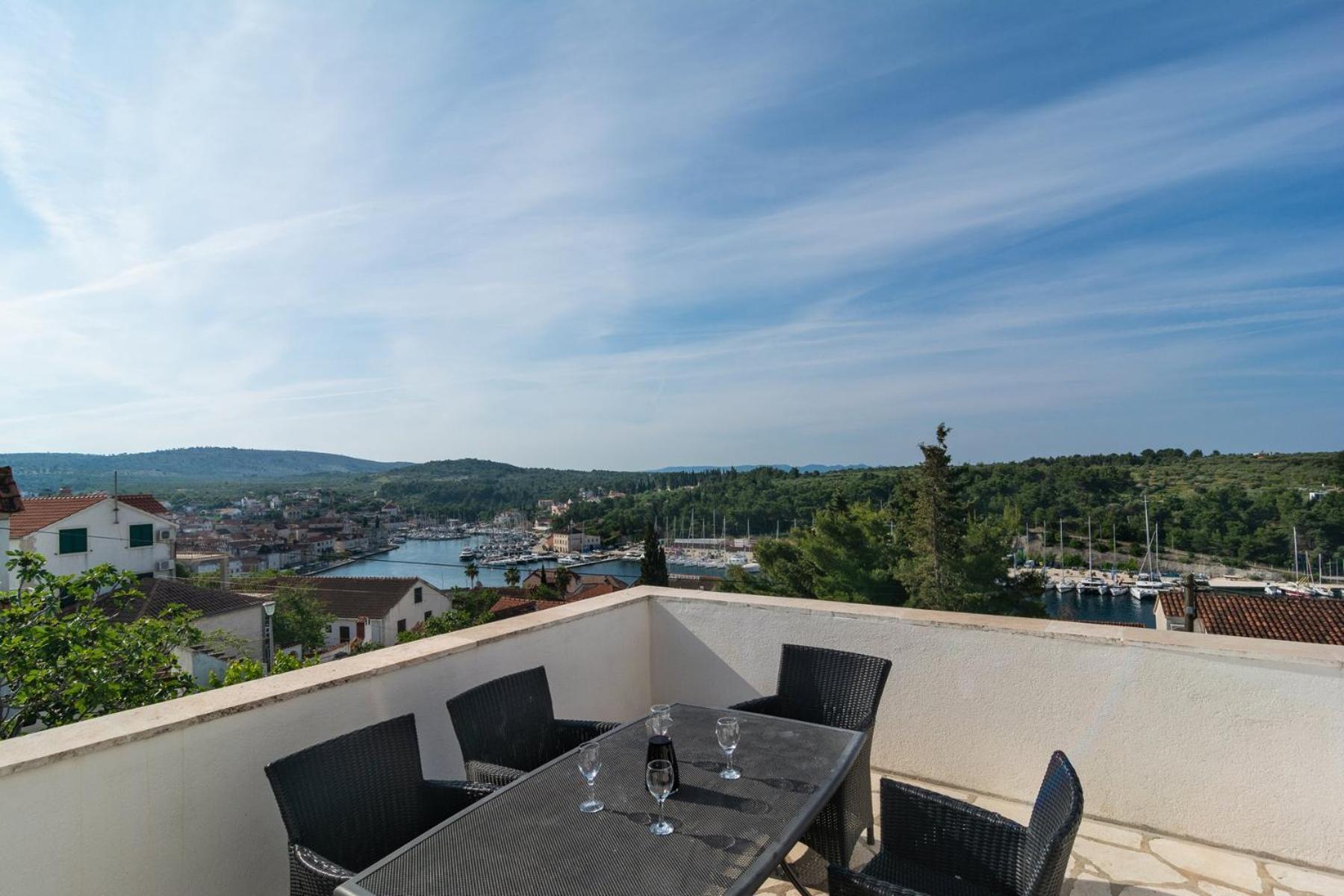 Sea-Views Brazza Apartments With Private Pool Milna  Luaran gambar