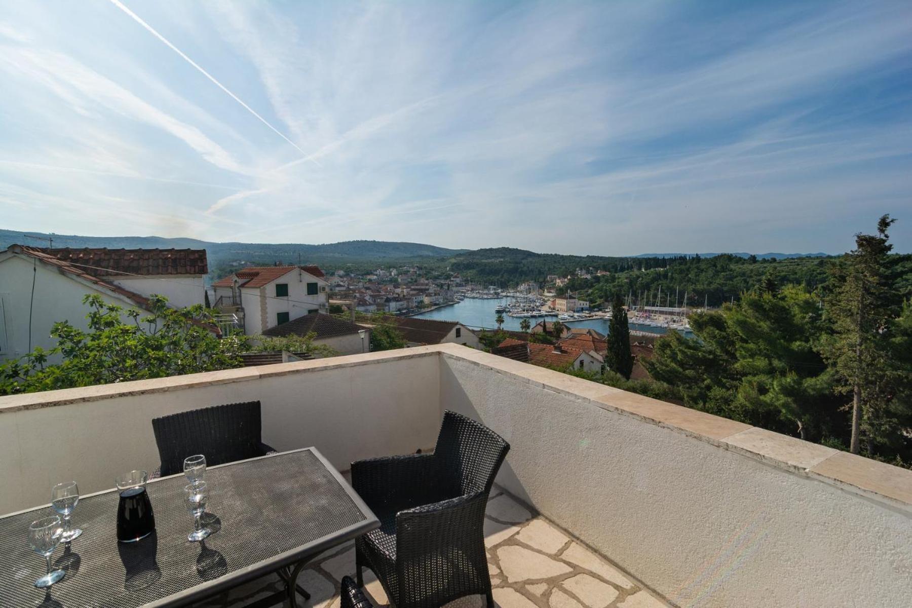 Sea-Views Brazza Apartments With Private Pool Milna  Luaran gambar